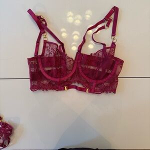 Luxurious Magenta Lace Underwire Bra